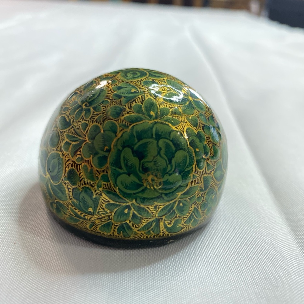 Vintage Hand Painted Kashmir India Paperweight Green Flower With Gold Accent